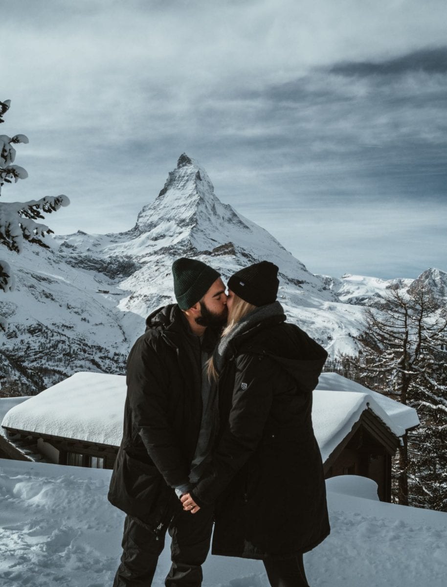Miriam und Bertal vor dem schneebedeckten Matterhorn